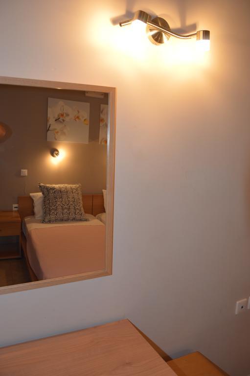 Akis Apartments ปาเลโอกัสไตรซา ภายนอก รูปภาพ