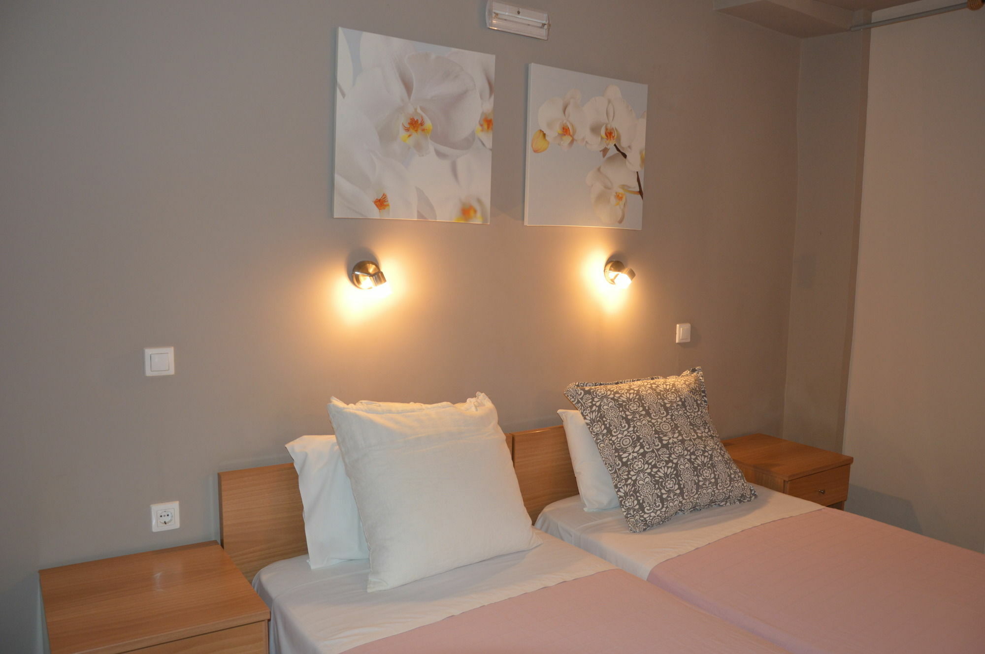Akis Apartments ปาเลโอกัสไตรซา ภายนอก รูปภาพ